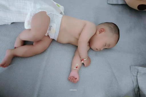 伊川宝宝头上长痱子 伊川宝宝头上长痱子